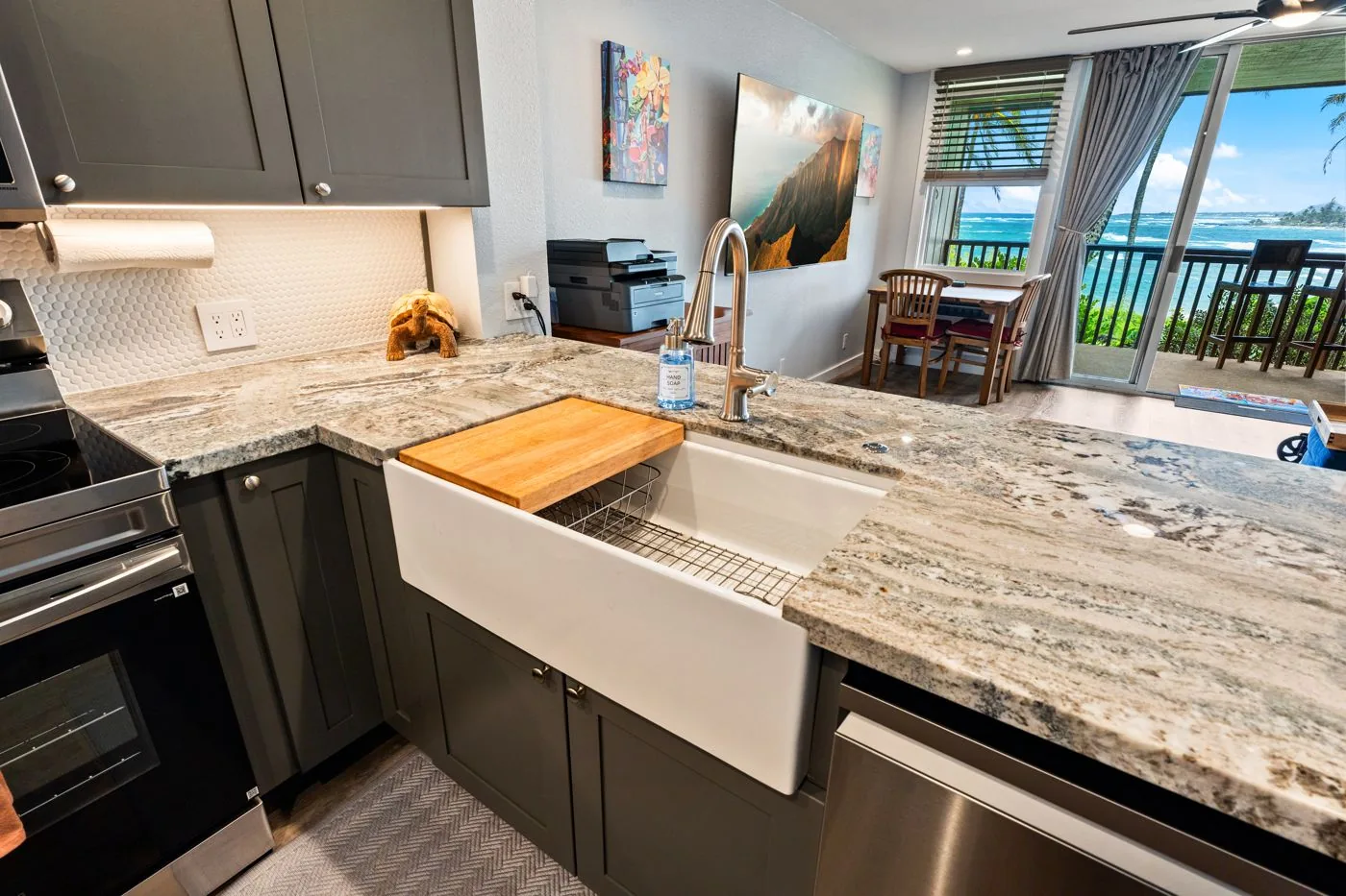 Apron-front kitchen sink with granite counter